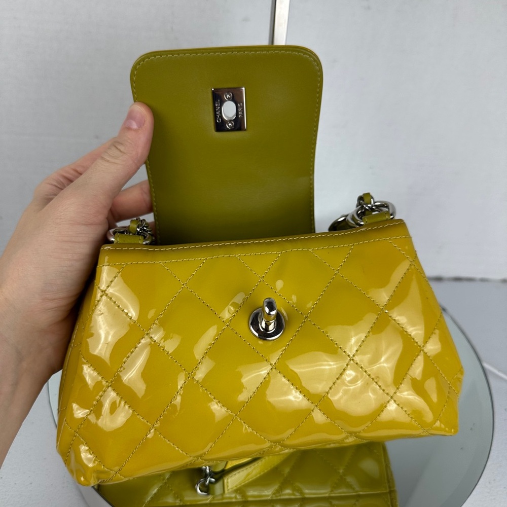 ❌SOLD IN BUNDLE❌CHANEL CC MINI PATENT LEATHER SHOULDER/CROSSBODY BAG - Picture 10 of 14